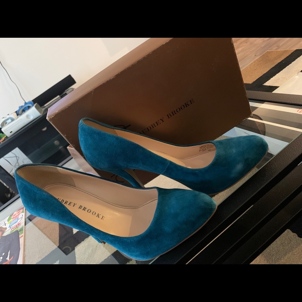 Audrey Brooke blue suede pumps